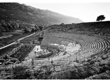 The "Prometheus Bound" again gave life to the ancient theater of Dodona.